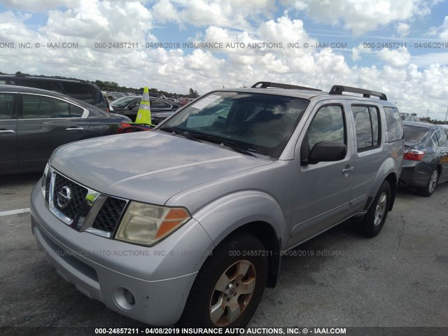 5N1AR18U36C680342 - 2006 NISSAN PATHFINDER LE/SE/XE SILVER photo 2