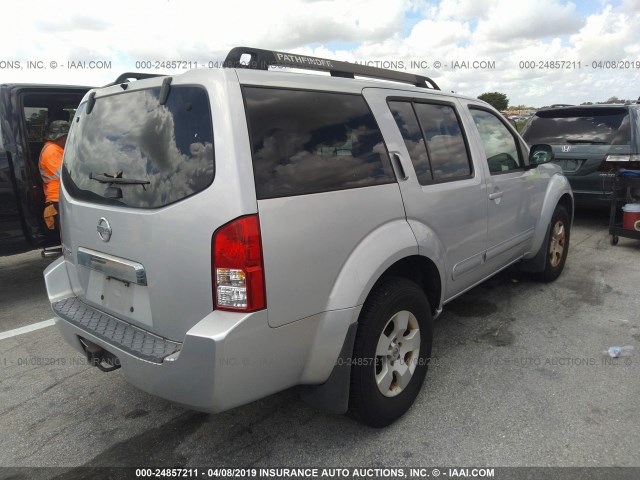 5N1AR18U36C680342 - 2006 NISSAN PATHFINDER LE/SE/XE SILVER photo 4