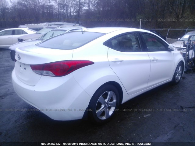 5NPDH4AE4DH400907 - 2013 HYUNDAI ELANTRA GLS/LIMITED WHITE photo 4