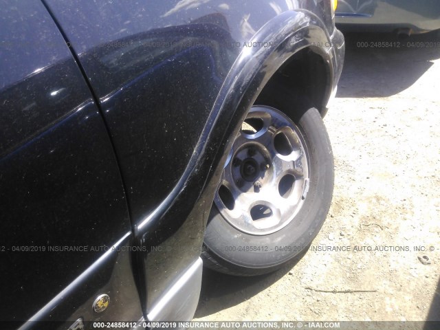 5LMFU28R01LJ22959 - 2001 LINCOLN NAVIGATOR Noir photo 6