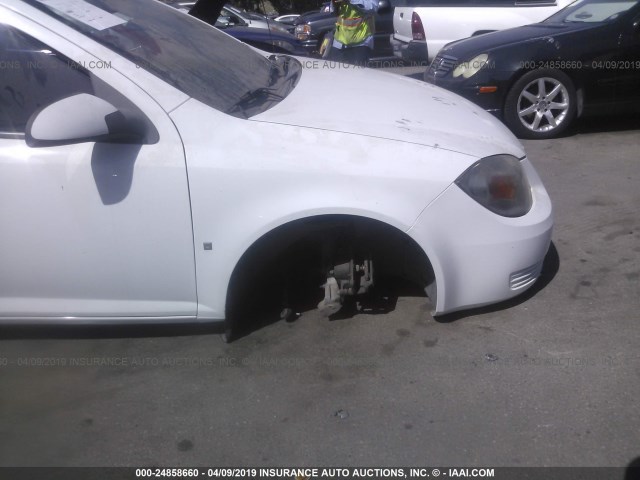 1G2AS18H497160924 - 2009 PONTIAC G5 WHITE photo 6