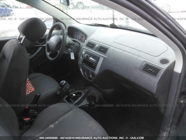 1FAFP31NX7W108186 - 2007 FORD FOCUS ZX3/S/SE/SES BLACK photo 5