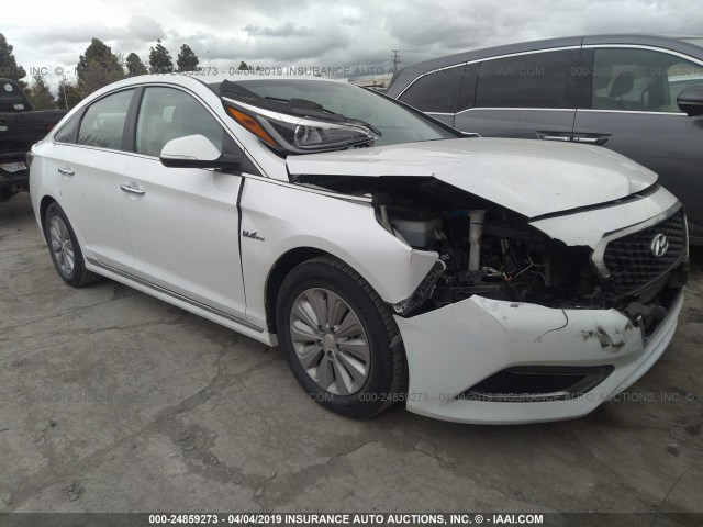 KMHE24L11HA053979 - 2017 HYUNDAI SONATA HYBRID/SE WHITE photo 1