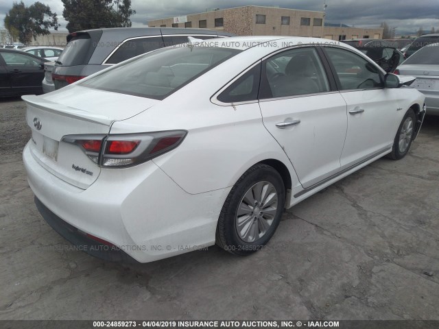 KMHE24L11HA053979 - 2017 HYUNDAI SONATA HYBRID/SE WHITE photo 4