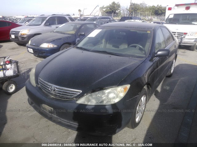 4T1BE32K55U424120 - 2005 TOYOTA CAMRY LE/XLE/SE BLACK photo 2