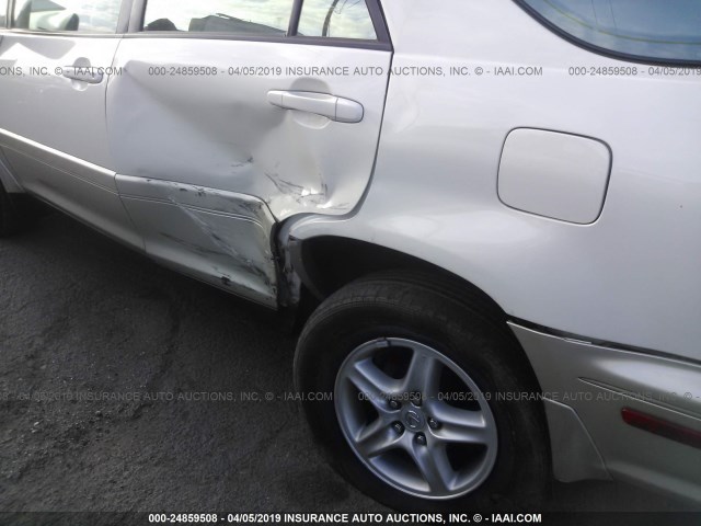 JT6HF10U0Y0158609 - 2000 LEXUS RX 300 WHITE photo 6