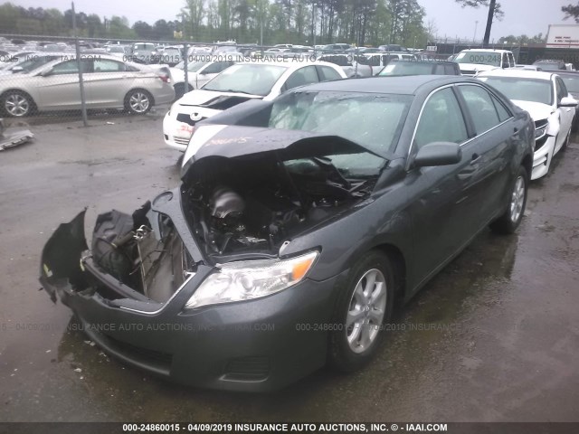 4T1BF3EKXBU207182 - 2011 TOYOTA CAMRY SE/LE/XLE GRAY photo 2