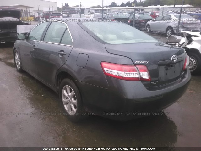 4T1BF3EKXBU207182 - 2011 TOYOTA CAMRY SE/LE/XLE GRAY photo 3