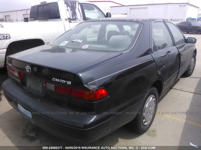 JT2BG28KXW0255861 - 1998 TOYOTA CAMRY LE/XLE BLACK photo 4