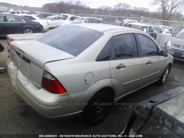 1FAFP34N07W111593 - 2007 FORD FOCUS ZX4/S/SE/SES GOLD photo 4