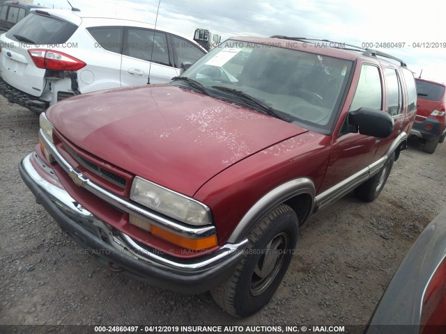 1GNDT13W9Y2136780 - 2000 CHEVROLET BLAZER BURGUNDY photo 2