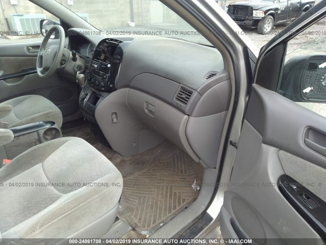 5TDZA23C45S342092 - 2005 TOYOTA SIENNA CE/LE SILVER photo 5