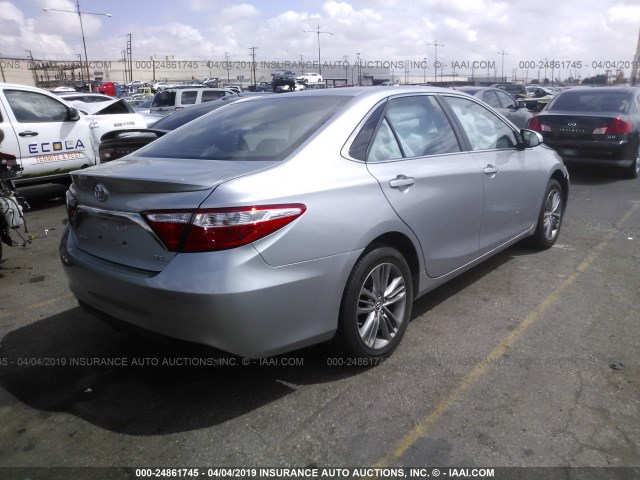 4T1BF1FK2FU020656 - 2015 TOYOTA CAMRY LE/XLE/SE/XSE SILVER photo 4