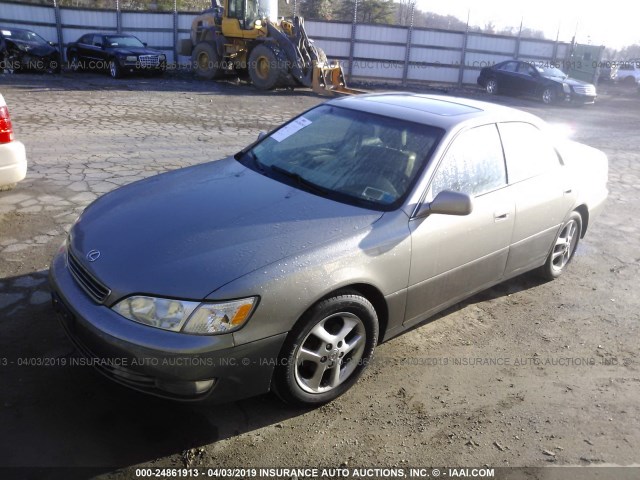 JT8BF28G810340114 - 2001 LEXUS ES GRAY photo 2