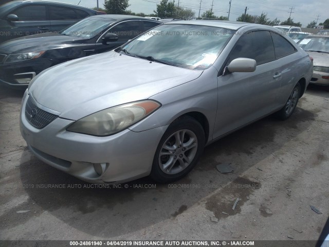 4T1CE38P46U738530 - 2006 TOYOTA CAMRY SOLARA SE/SLE ვერცხლისფერი ფოტო 2