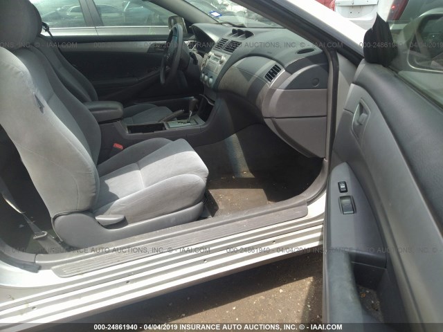 4T1CE38P46U738530 - 2006 TOYOTA CAMRY SOLARA SE/SLE ვერცხლისფერი ფოტო 5