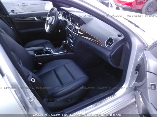 WDDGF4HB0EG243998 - 2014 MERCEDES-BENZ C 250 SILVER photo 5