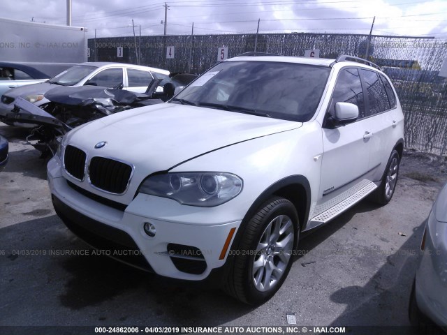 5UXZV4C57CL754344 - 2012 BMW X5 XDRIVE35I WHITE photo 2