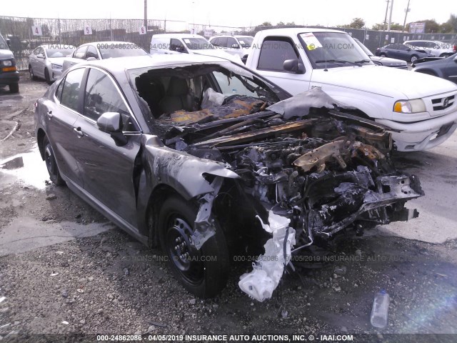 4T1B11HK4KU685841 - 2019 TOYOTA CAMRY L/LE/XLE/SE/XSE GRAY photo 1