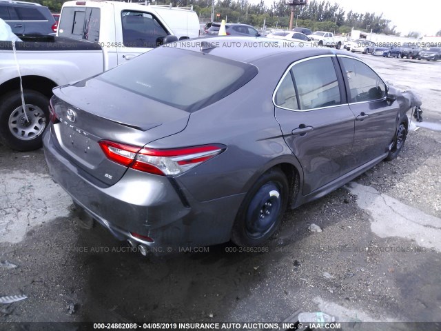 4T1B11HK4KU685841 - 2019 TOYOTA CAMRY L/LE/XLE/SE/XSE GRAY photo 4