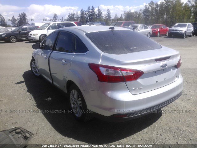 1FAHP3H23CL271729 - 2012 FORD FOCUS SILVER photo 3