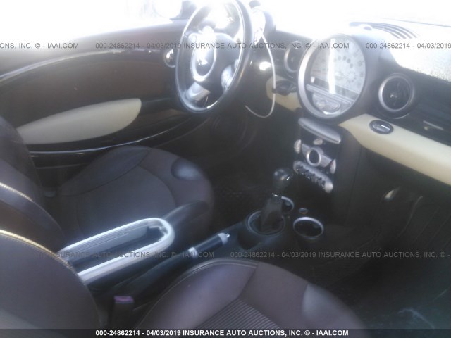 WMWML33569TN69199 - 2009 MINI COOPER CLUBMAN CREAM photo 5