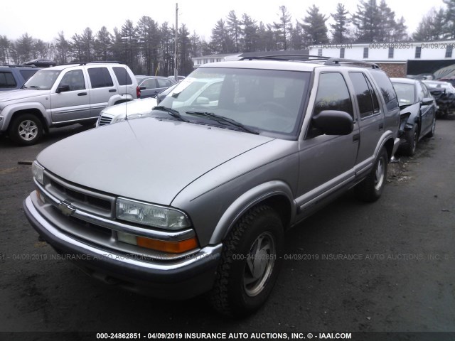 1GNDT13W712219307 - 2001 CHEVROLET BLAZER TAN photo 2