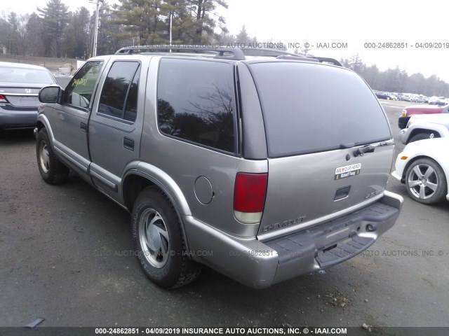 1GNDT13W712219307 - 2001 CHEVROLET BLAZER TAN photo 3