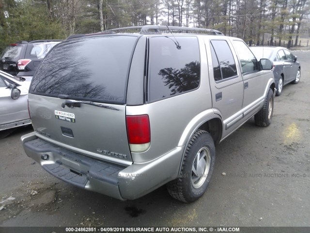 1GNDT13W712219307 - 2001 CHEVROLET BLAZER TAN photo 4