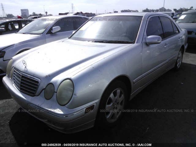 WDBJF65J0YB033201 - 2000 MERCEDES-BENZ E 320 SILVER photo 2