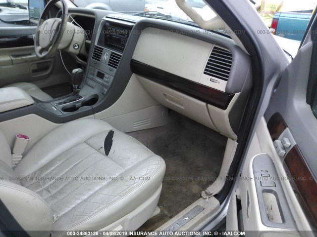 5LMEU88H04ZJ33757 - 2004 LINCOLN AVIATOR 银色 照片 5