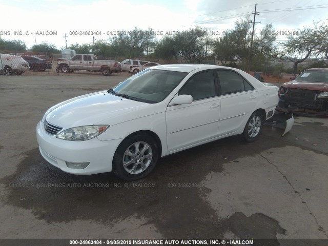 4T1BE30K15U001795 - 2005 TOYOTA CAMRY LE/XLE/SE WHITE photo 2