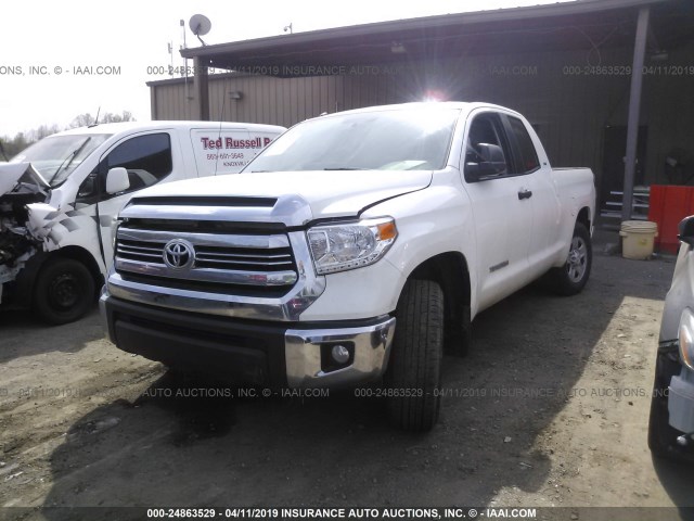 5TFRM5F10HX109649 - 2017 TOYOTA TUNDRA DOUBLE CAB SR/SR5 WHITE photo 2