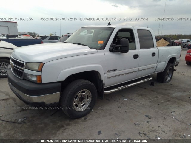 1GCHC23U06F201519 - 2006 CHEVROLET SILVERADO C2500 HEAVY DUTY WHITE photo 2