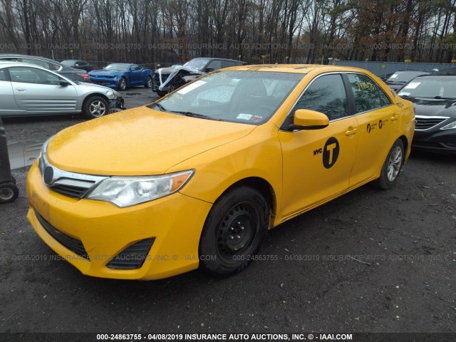 4T1BD1FK7EU131904 - 2014 TOYOTA CAMRY HYBRID/LE/XLE YELLOW photo 2