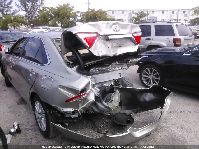 4T1BF1FK1HU795100 - 2017 TOYOTA CAMRY LE/XLE/SE/XSE ოქროსფერი ფოტო 3