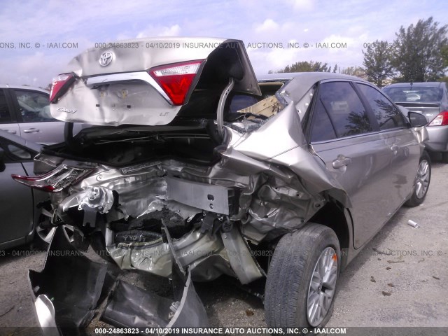 4T1BF1FK1HU795100 - 2017 TOYOTA CAMRY LE/XLE/SE/XSE ოქროსფერი ფოტო 4