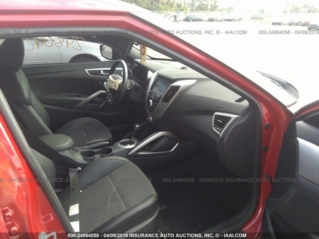 KMHTC6AD1GU293821 - 2016 HYUNDAI VELOSTER RED photo 5