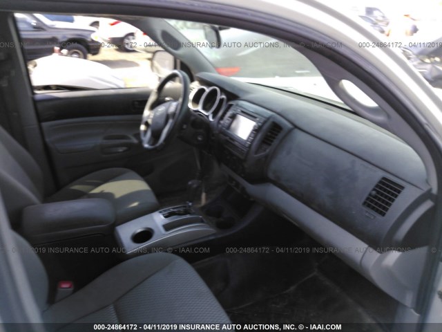 3TMLU4EN0DM124138 - 2013 TOYOTA TACOMA DOUBLE CAB SILVER photo 5