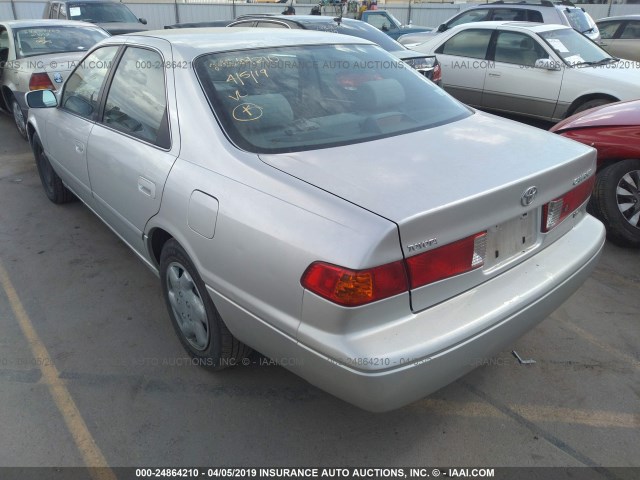 JT2BF22K7Y0241463 - 2000 TOYOTA CAMRY CE/LE/XLE SILVER photo 3
