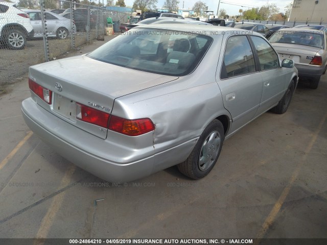 JT2BF22K7Y0241463 - 2000 TOYOTA CAMRY CE/LE/XLE SILVER photo 4