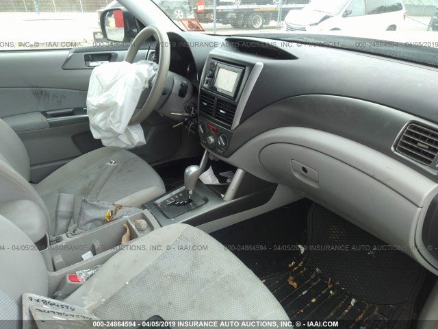 JF2SHADC0DH442202 - 2013 SUBARU FORESTER 2.5X PREMIUM WHITE photo 5