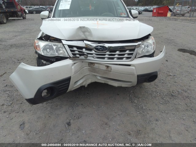 JF2SHADC0DH442202 - 2013 SUBARU FORESTER 2.5X PREMIUM WHITE photo 6