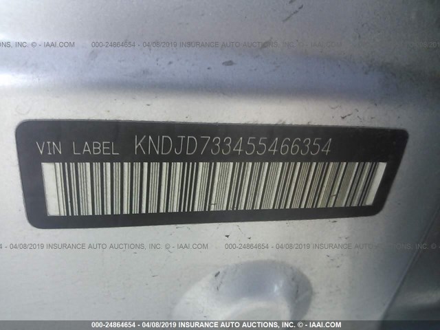 KNDJD733455466354 - 2005 KIA SORENTO EX/LX SILVER photo 9