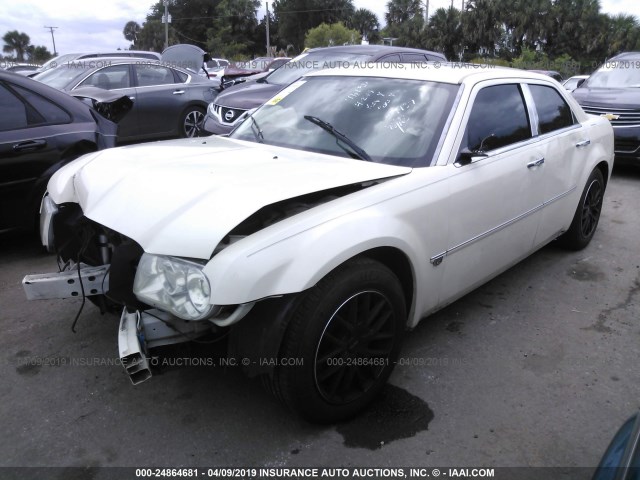 2C3KA63H16H518704 - 2006 CHRYSLER 300C WHITE photo 2