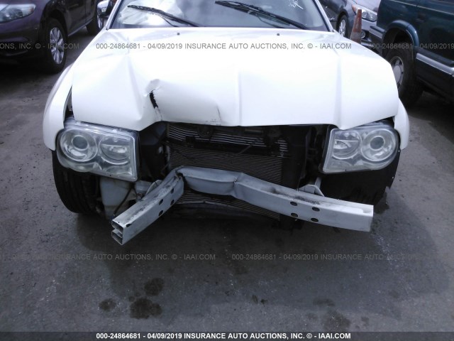 2C3KA63H16H518704 - 2006 CHRYSLER 300C WHITE photo 6