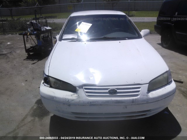 4T1BG22K6VU004841 - 1997 TOYOTA CAMRY CE/LE/XLE WHITE photo 6