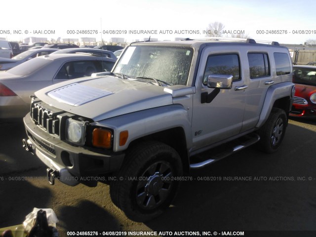 5GTEN13E588157551 - 2008 HUMMER H3 SILVER photo 2