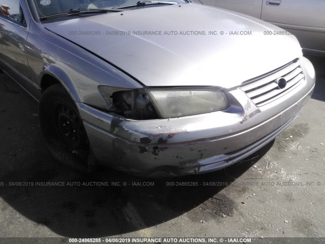 JT2BG22K7W0174583 - 1998 TOYOTA CAMRY CE/LE/XLE GOLD photo 6