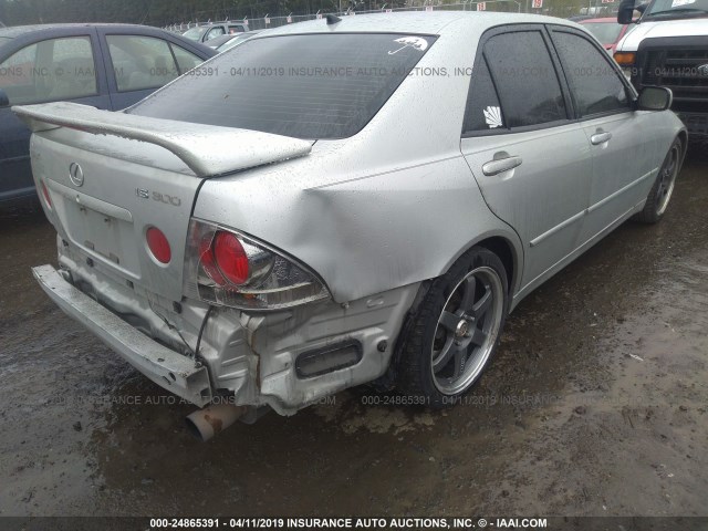 JTHBD192020038384 - 2002 LEXUS IS 300 SILVER photo 4